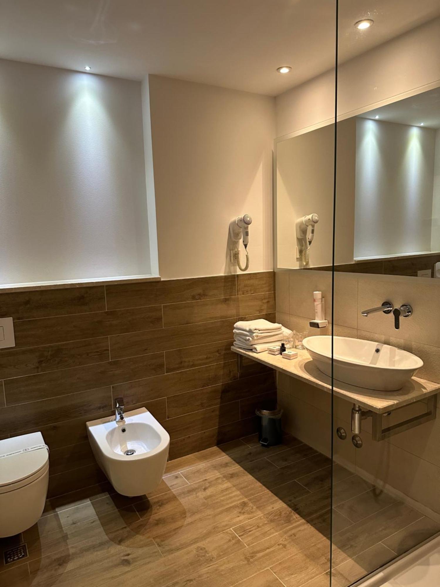 Hotel Nar Τρέμπινιε Εξωτερικό φωτογραφία